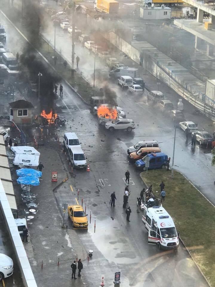 İzmir Adliyesinde de Patlama