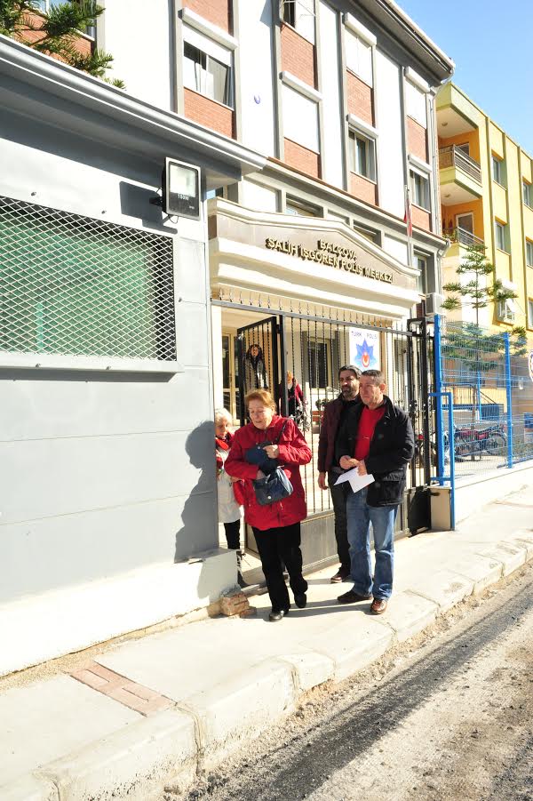 İzmir'de "Hayır" Çalışması Yapan CHP'li Kadınlara Saldırı!