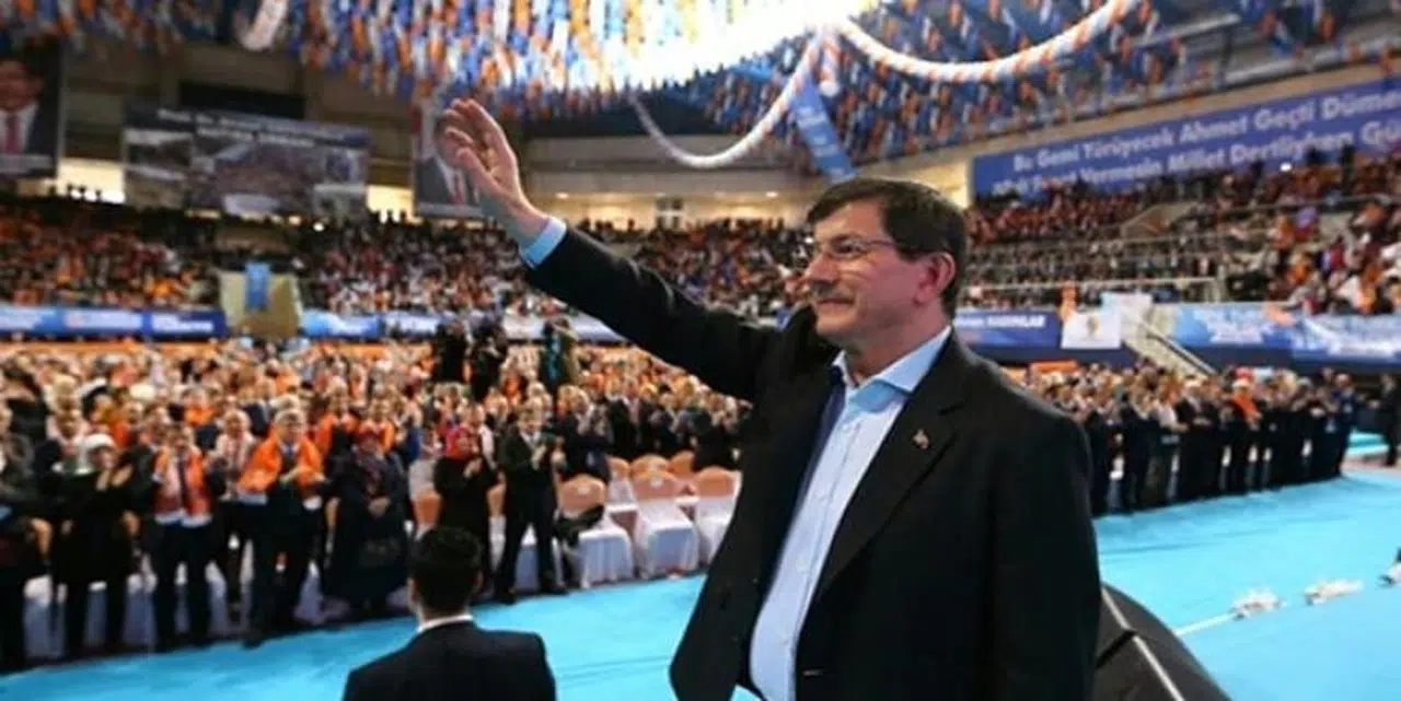 DAVUTOĞLU TEK ADAY!