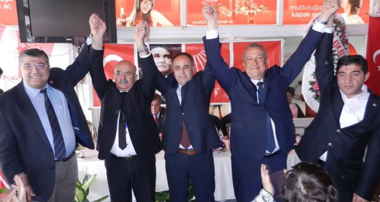 DİKİLİ'DE GERGİN CHP KONGRESİ