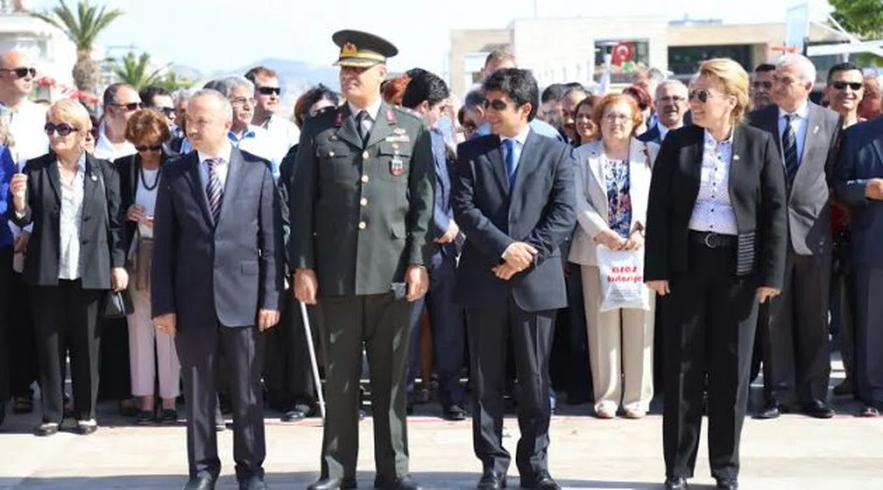 19 MAYIS URLA’DA DÜZENLENEN TÖRENLE KUTLANDI
