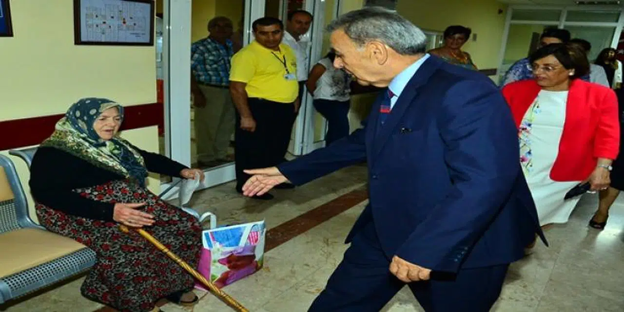BÜYÜKŞEHİR’DE BAYRAM ZİYARETLERİ SÜRÜYOR ÖNCE HASTANE, SONRA HUZUREVİ