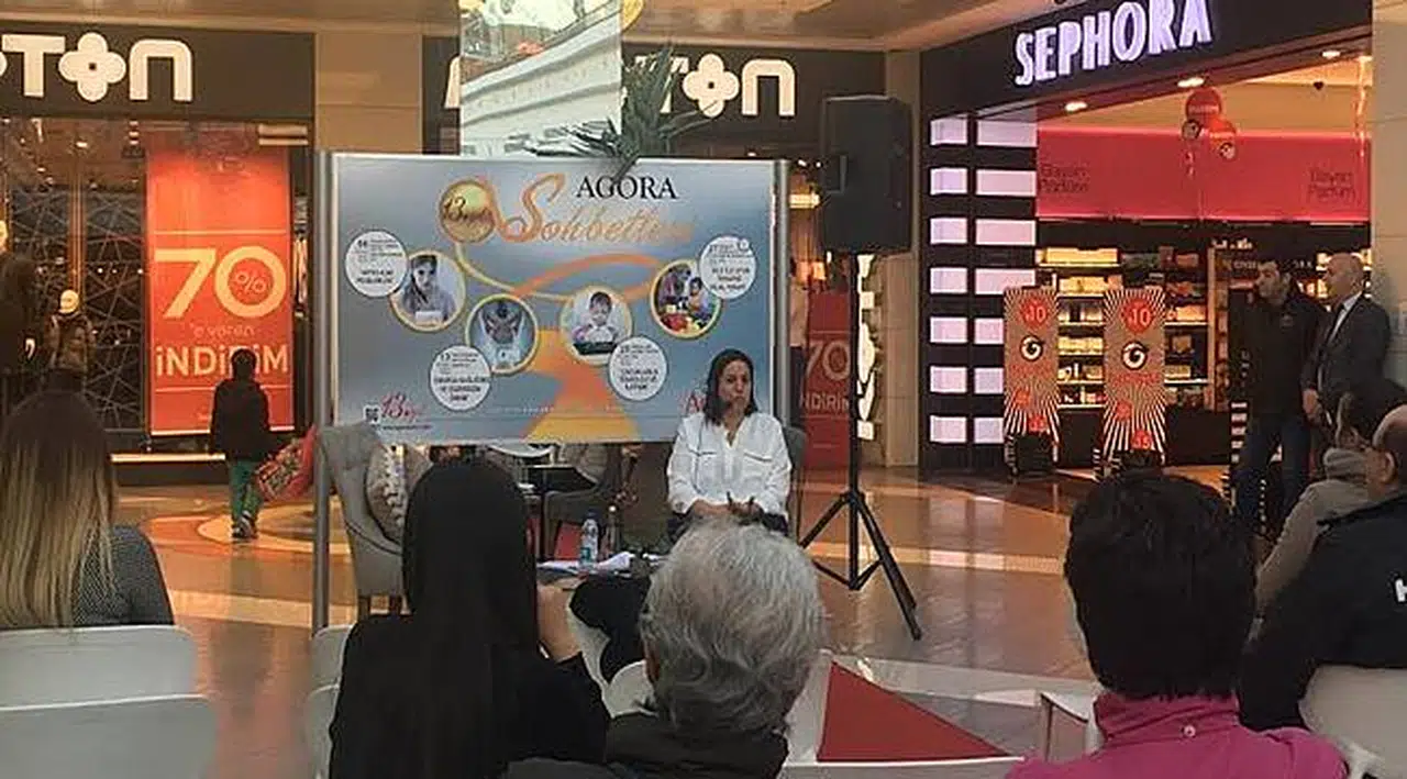 Agora Sohbetleri'nde 'Aile ile Oyun Terapisi' Konuşuldu