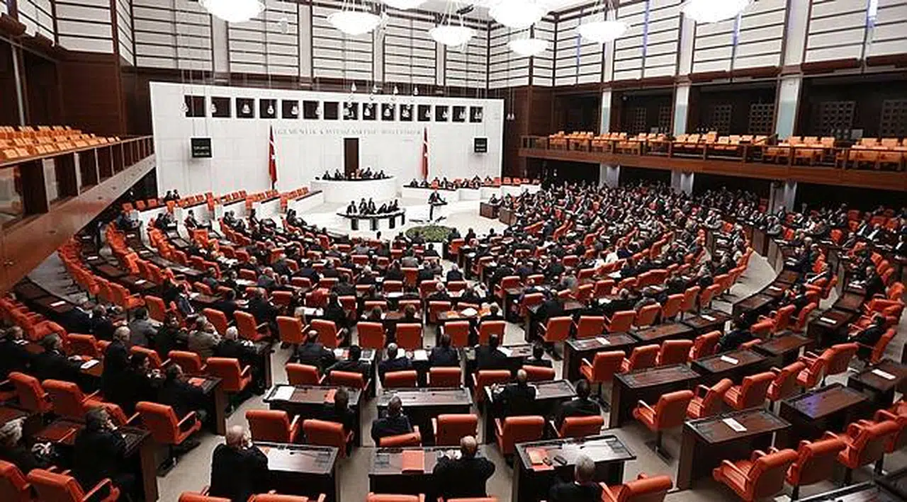 AK Partili Vekiller Sahte Yoklamayla Yakalandı