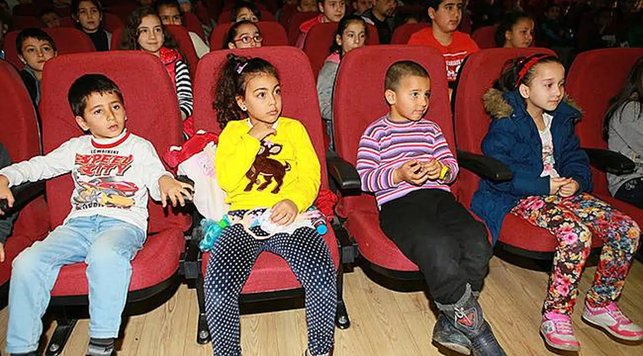 Bayraklı’da Tiyatro Şenliği Başlıyor