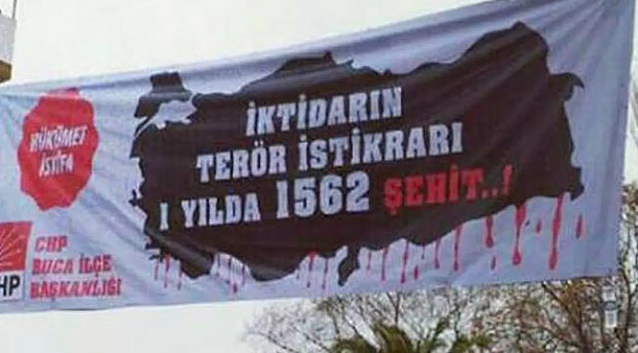 CHP Buca İlçe Başkanı Çağdaş Kaya'nın Şehit Pankartı İsyanı