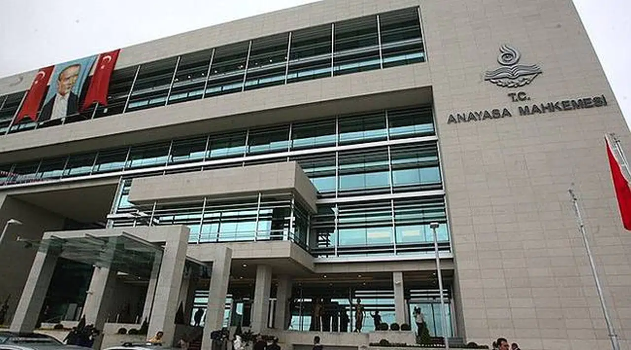 CHP'de Anayasa Mahkemesi'ne Başvuru Hazırlığı