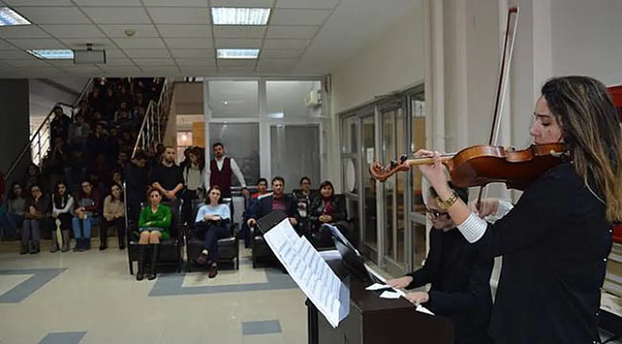 Ege Üniversitesi'nde Keman ve Piyano Ezgileri Yükseldi