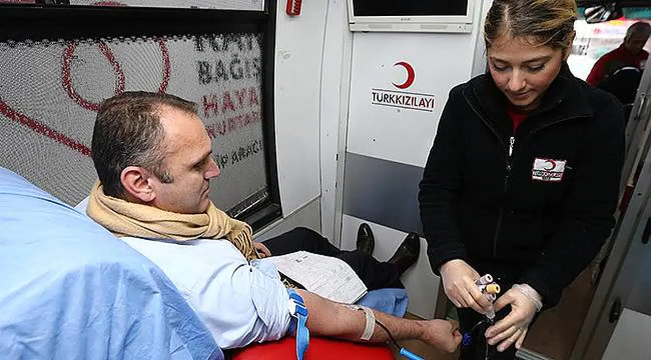 Konak Belediyesi'nden Kızılay'a Kan Bağışı
