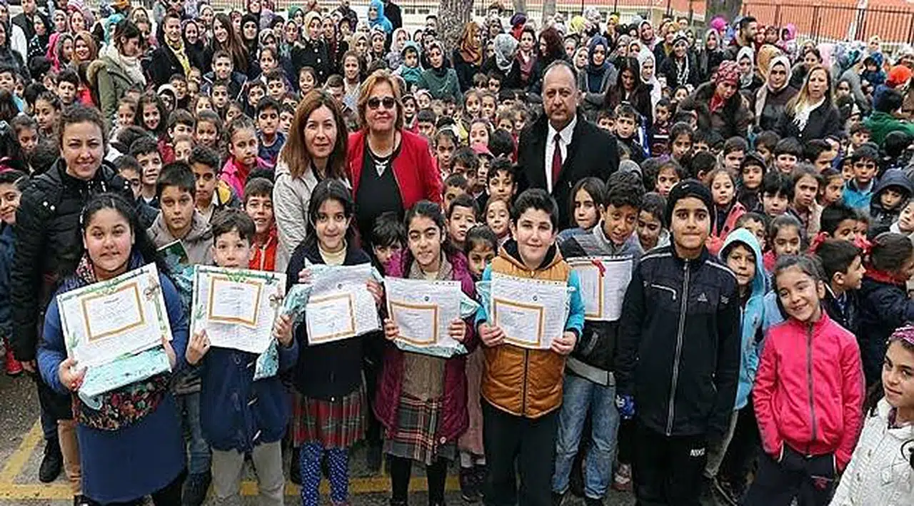 Minik Öğrencilerin Karnelerini Başkan Pekdaş Verdi