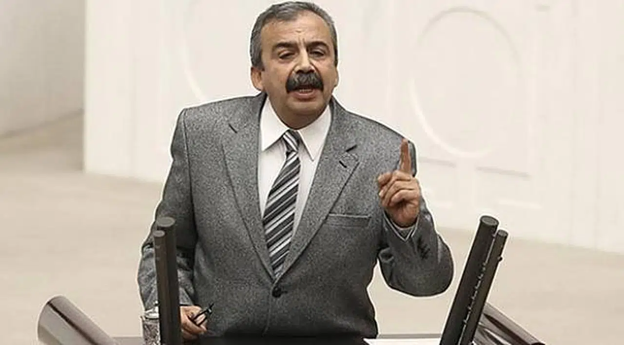 Sırrı Süreyya Önder: Türkiye Anayasa Görüşmelerini İzleyemiyor Çünkü Bir Paniğin Eseri