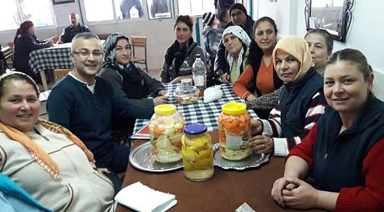 Urlalı Kadınlar Gıdaları Doğu İşleyecek