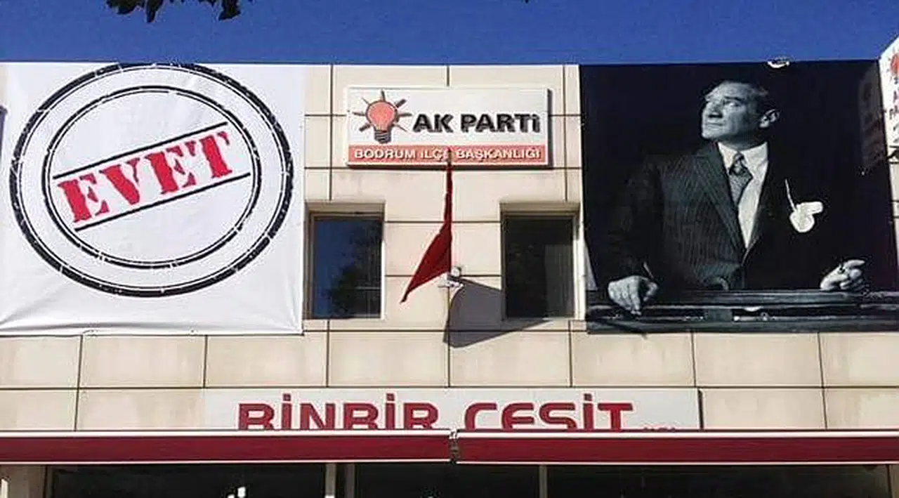 AK Parti'den Atatürk'lü Referandum Kampanyası