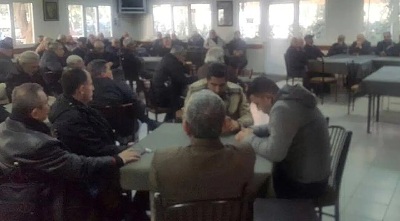 Bornova'da Emekli Eğitimciler Referandumu Tartıştı
