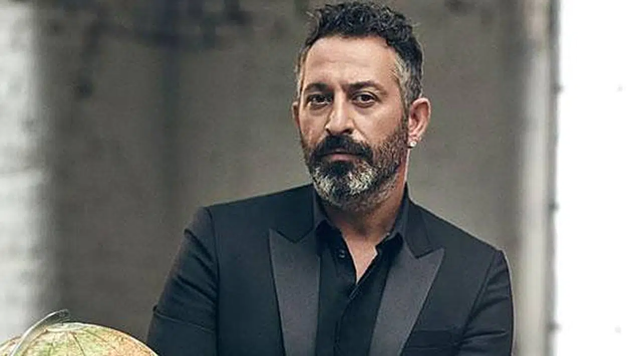 Cem Yılmaz'dan Hayranlarına 20. Yıl Sürprizi