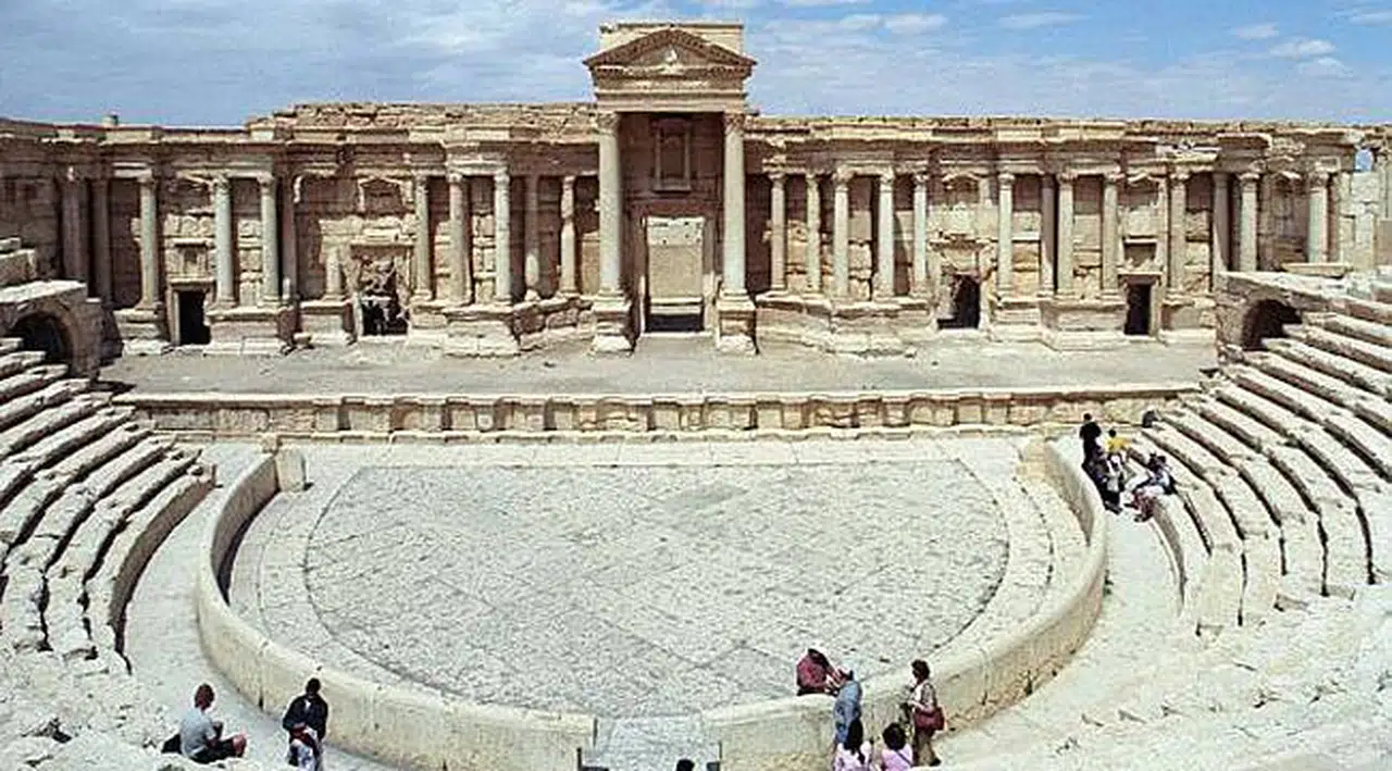IŞİD, Palmira Antik Tiyatrosu'nu Yok Etti