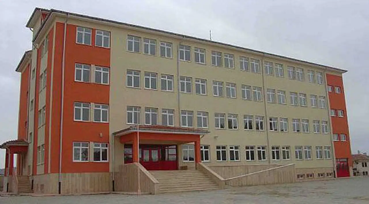 Lisede Erkek Öğrencilere Cinsel İstismar