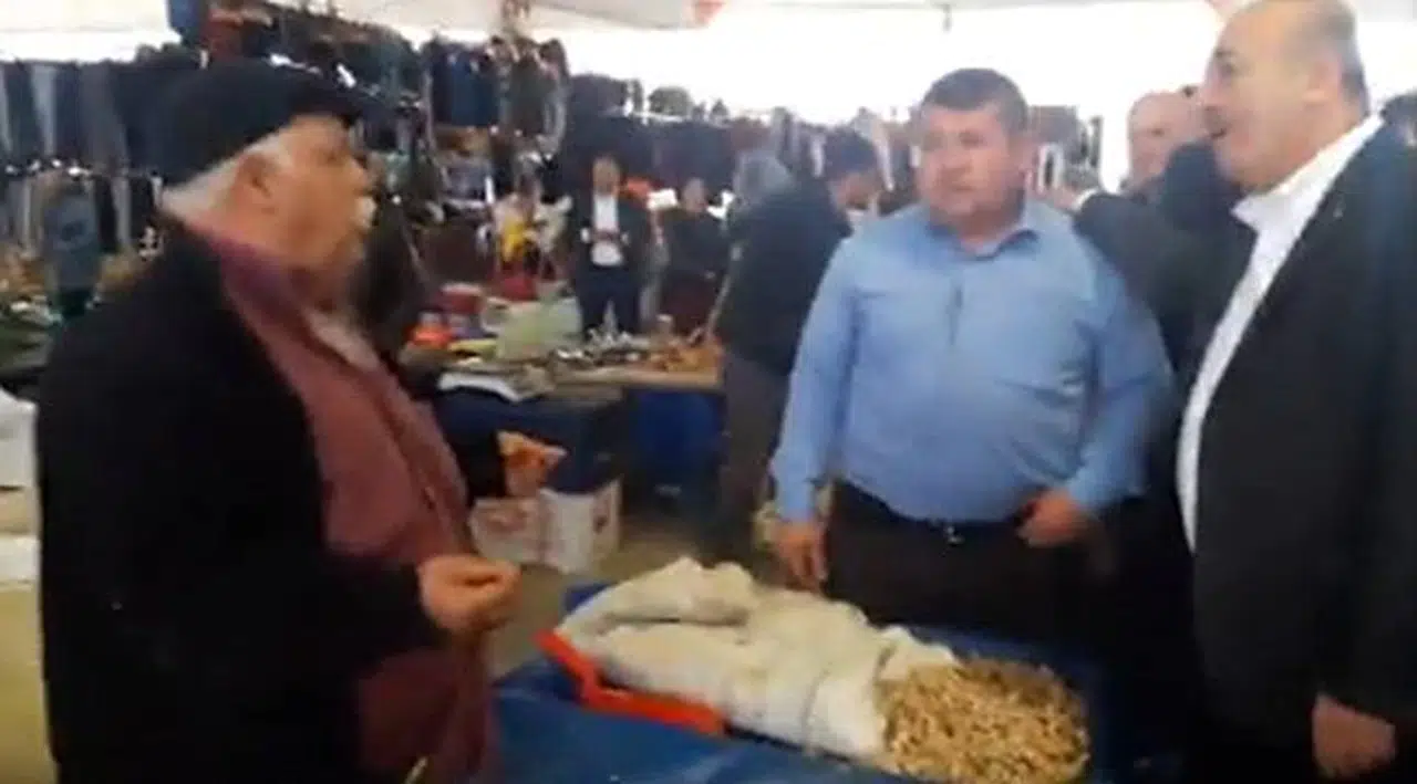 Sorusuna Cevap Veremeyen Çavuşoğlu'na Çiftçiden Tepki