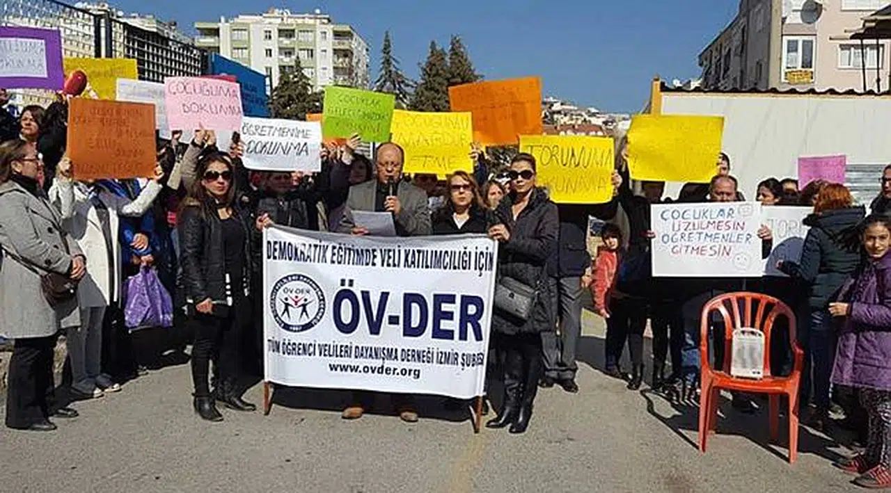 İzmir'li Velilerden Tam Gün Tepkisi