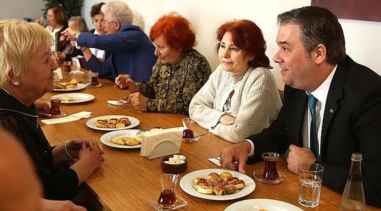 Bucalılardan Başkan Piriştina’ya Ücretsiz Çay Teşekkürü