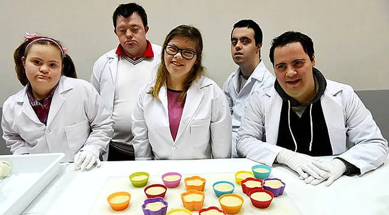 Down Sendromlu Gençlerden Örnek Davranış