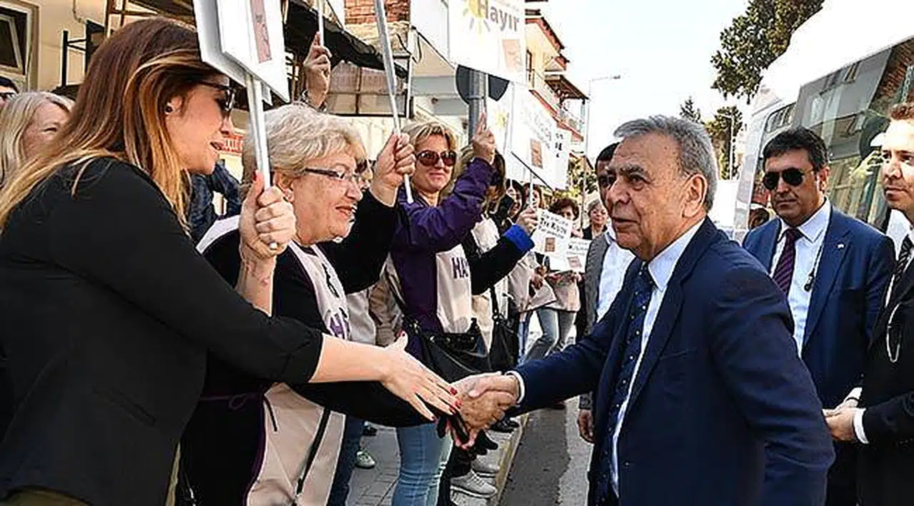 Evler Dönüşecek, Komşular Değil!