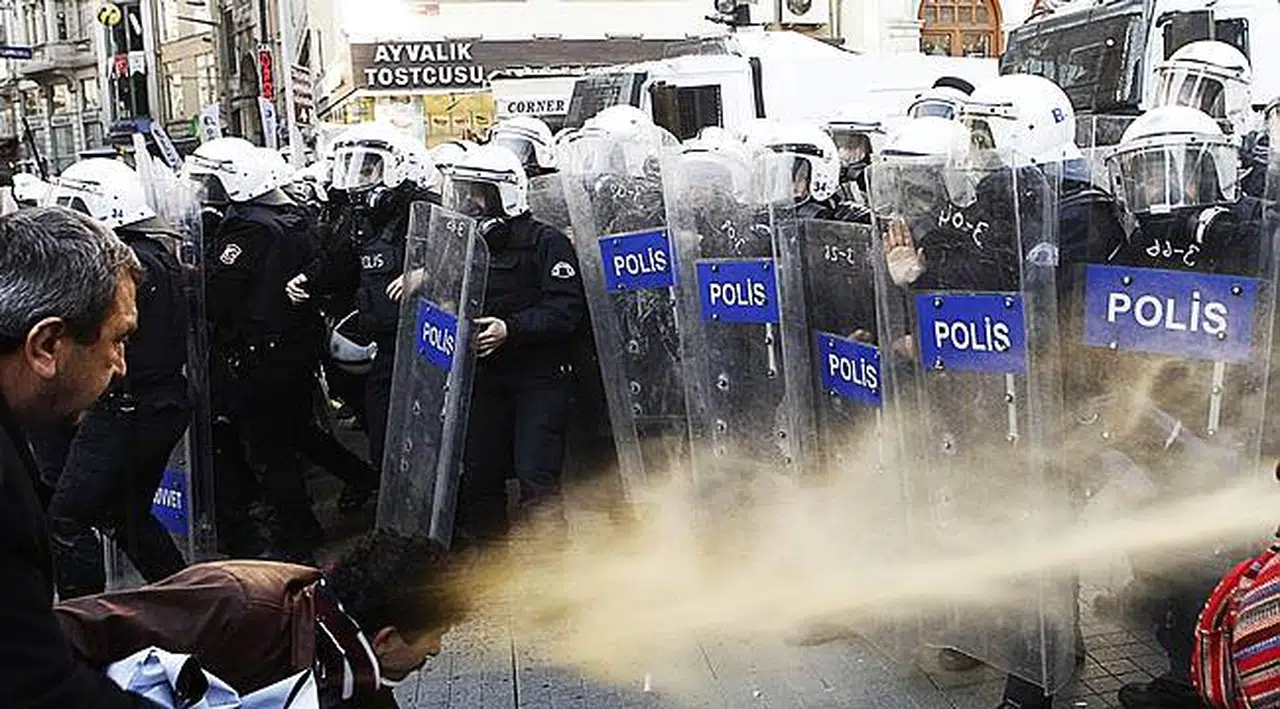 Guardian'dan Türkiye’de Hayatta Kalma Reçetesi