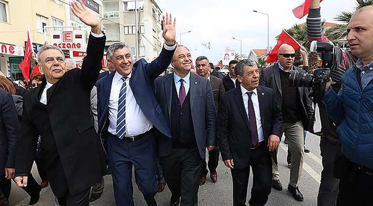 Güzelbahçe Demokrasi Evi’ne miting gibi açılış