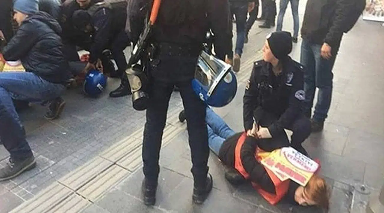 'Hayır' Bildirisi Dağıtan 11 Kişi Gözaltına Alındı
