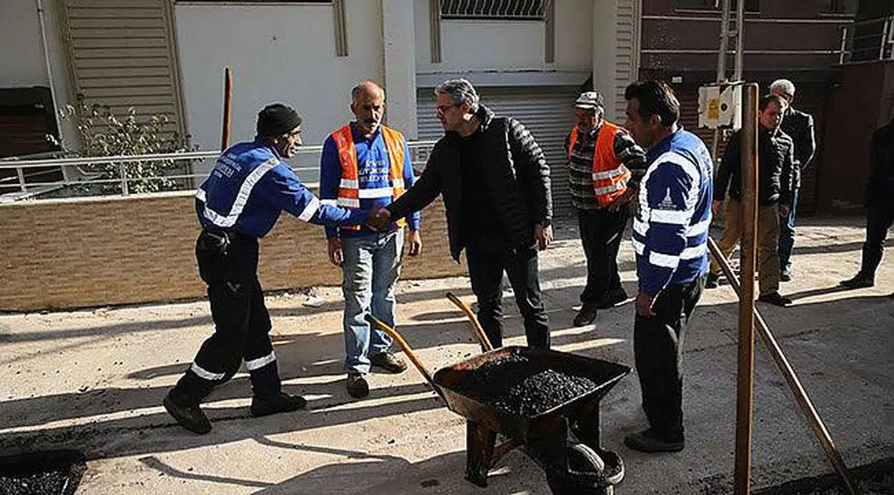 Karşıyaka Sokaklarında Hizmet Seferberliği