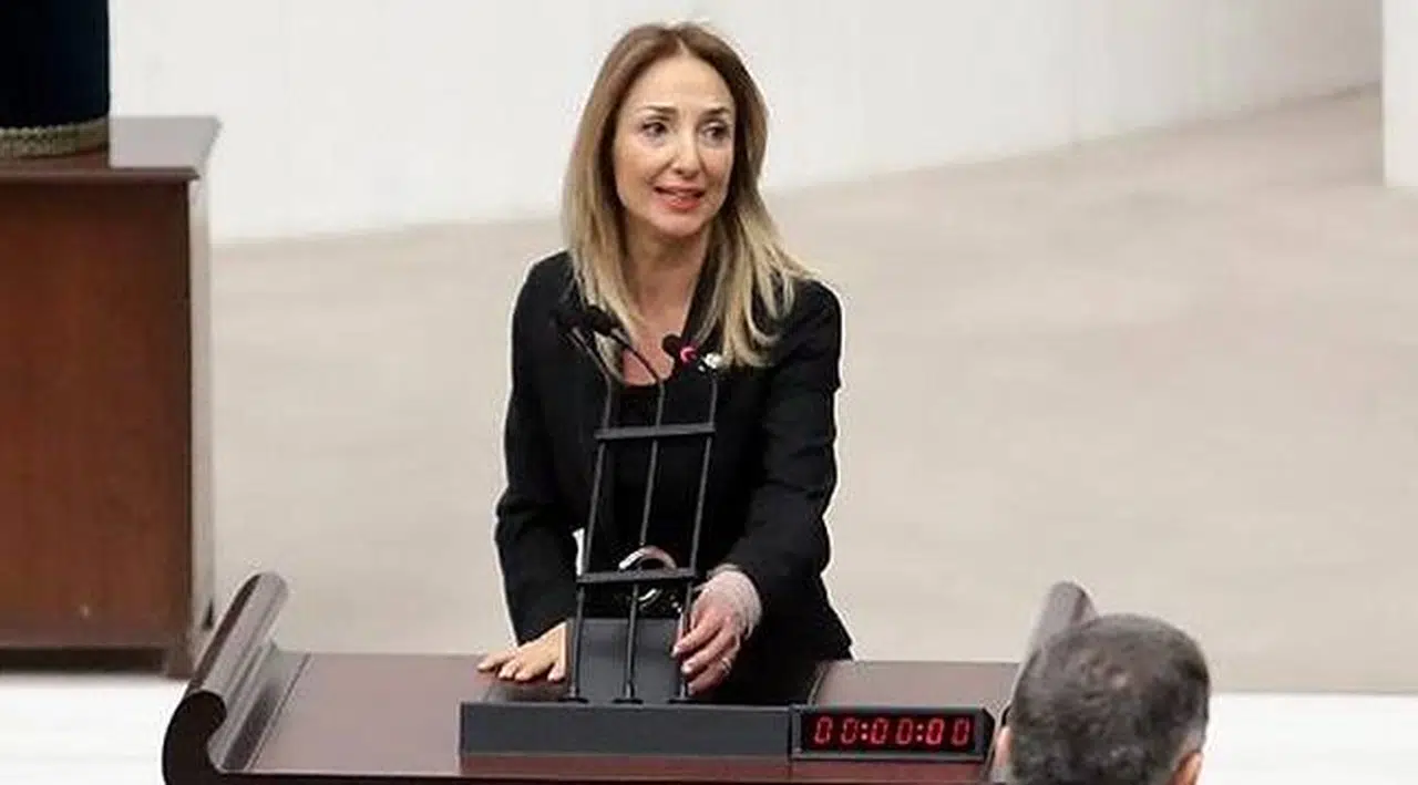 'Kelepçeli Fantezi' Sözlerine Dava!