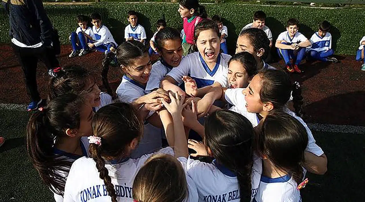 Konak'ta 23 Nisan Futbol Turnuvası Başladı