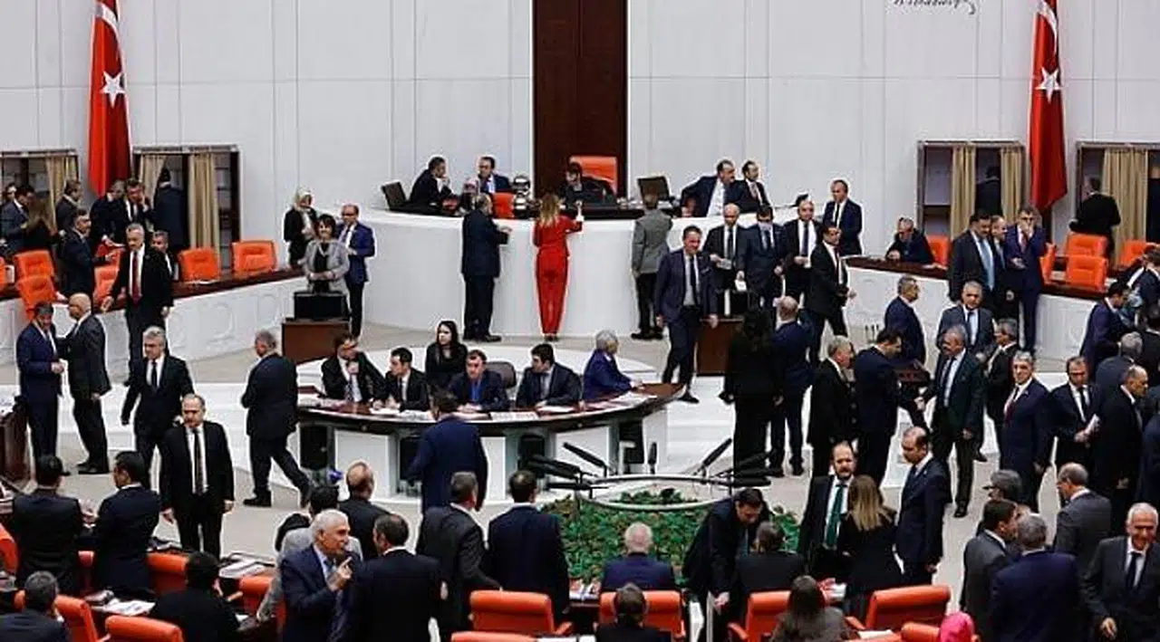 AKP Kulisleri, Yüzde 51.4'ü Tartışıyor