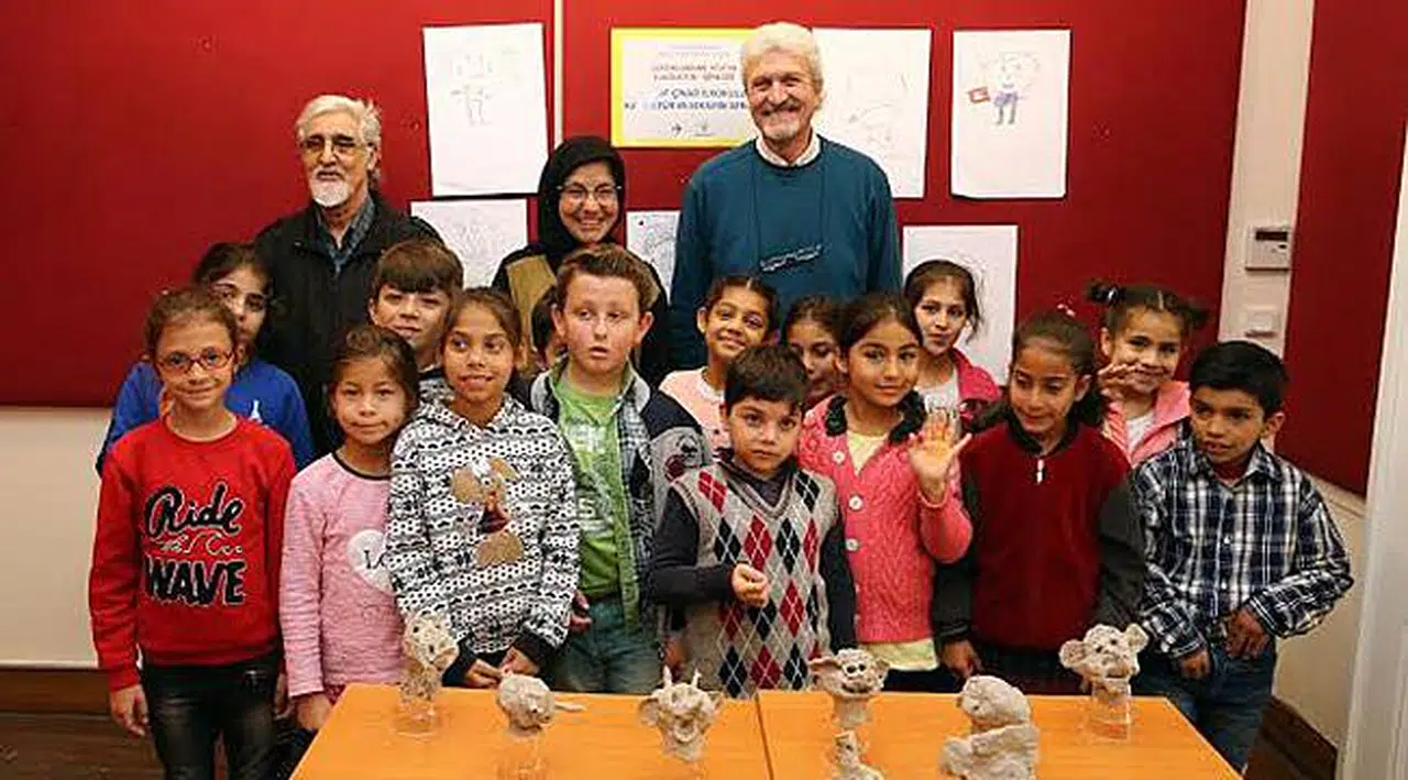 Ata’larına Karikatür Çizdiler