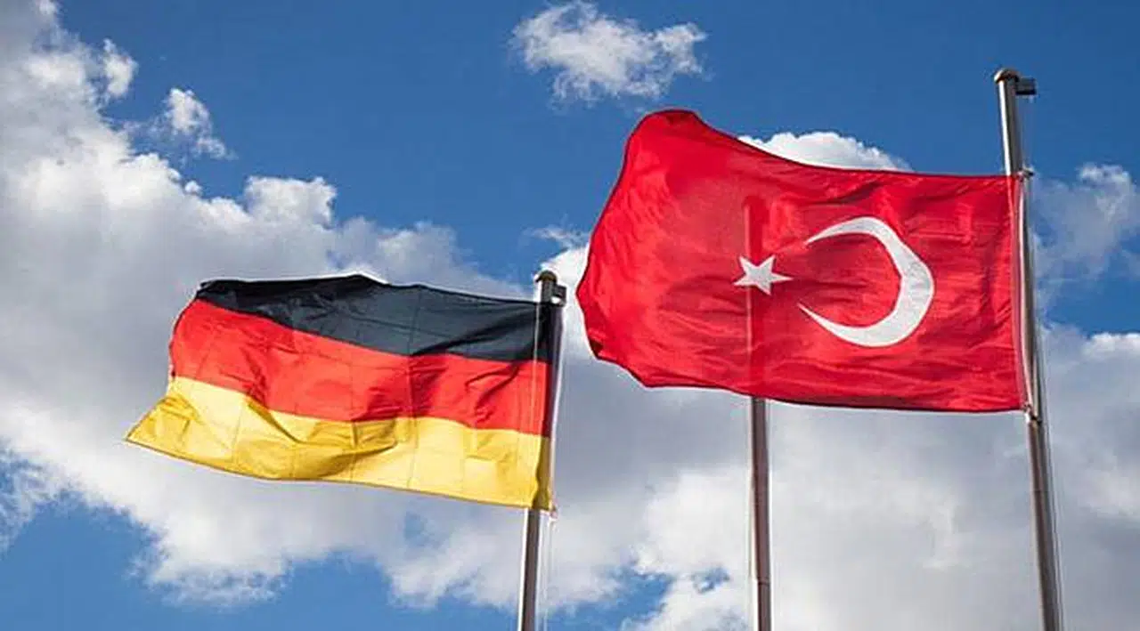 Almanya Türk Askerlerinin İltica Başvurularını Kabul Etti