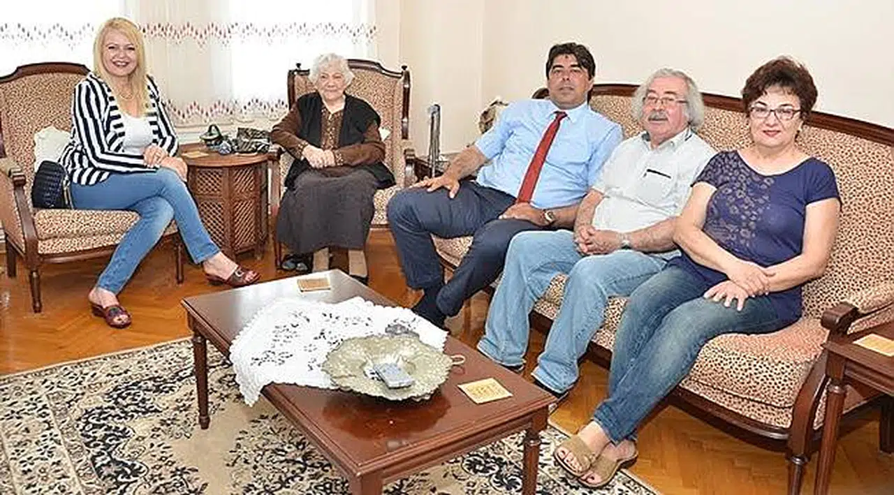Başkan Demirağ Foça'nın En Yaşlı Annesini Ziyaret Etti