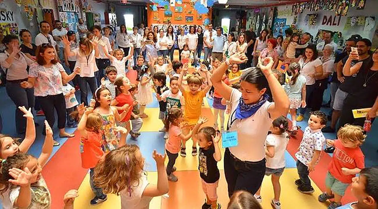 Bu Şenlik Başka Şenlik