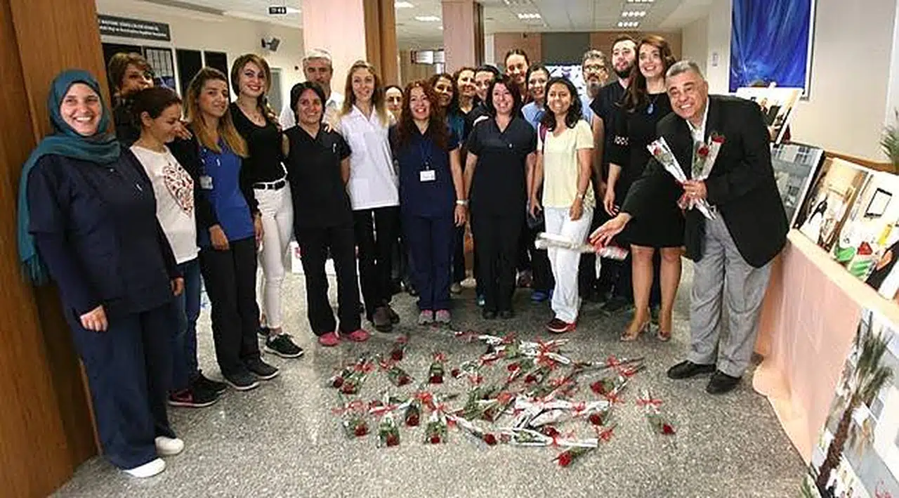 Güllerle Karşıladılar!