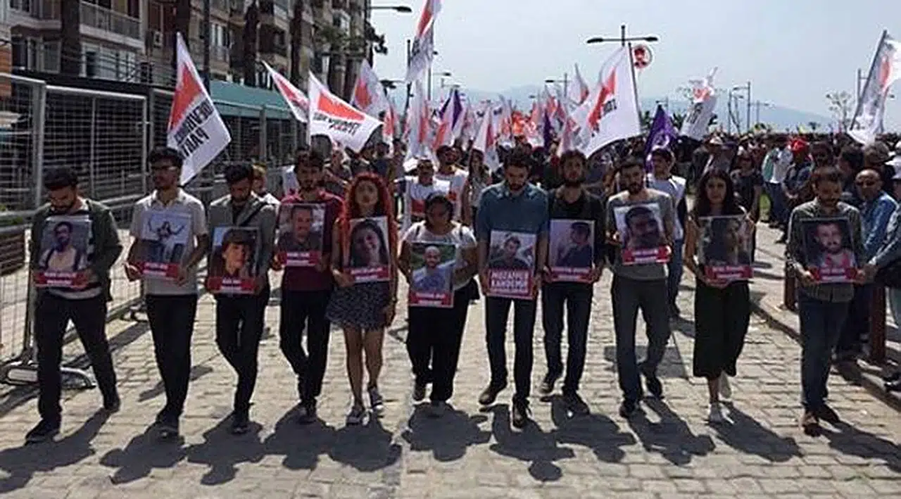 İzmir'de Devrimci Parti'ye Operasyon: 11 Gözaltı