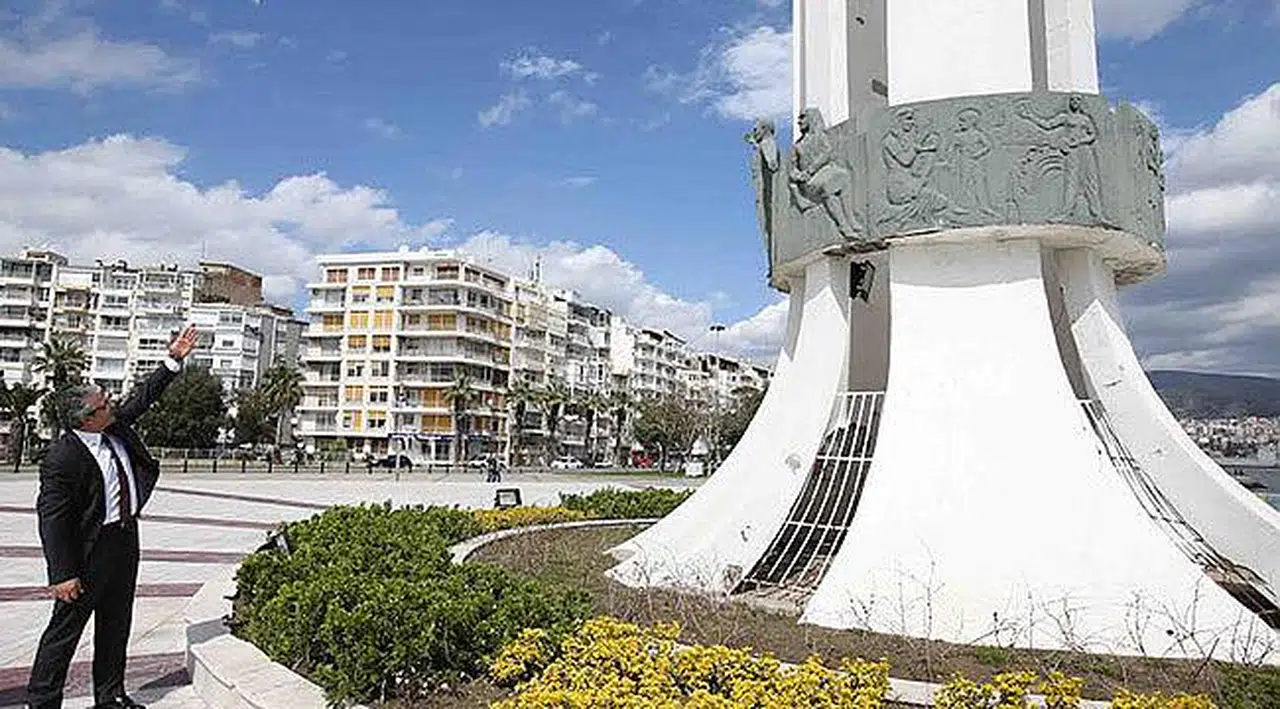 Karşıyaka'nın Simge Anıtı Yenileniyor
