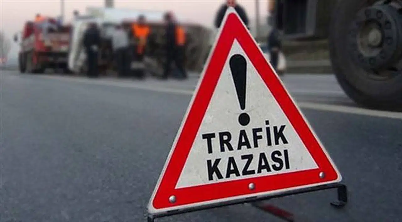 Kemer'de Tur Midibüsü Devrildi: 13 yaralı