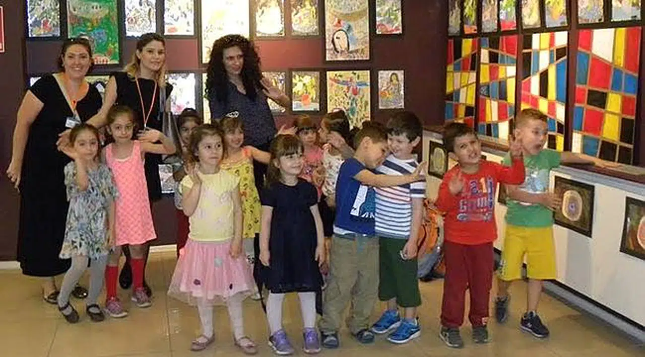 Küçük Şeyler Resimlerini Yaptıkları Ressamı da Şaşırttı