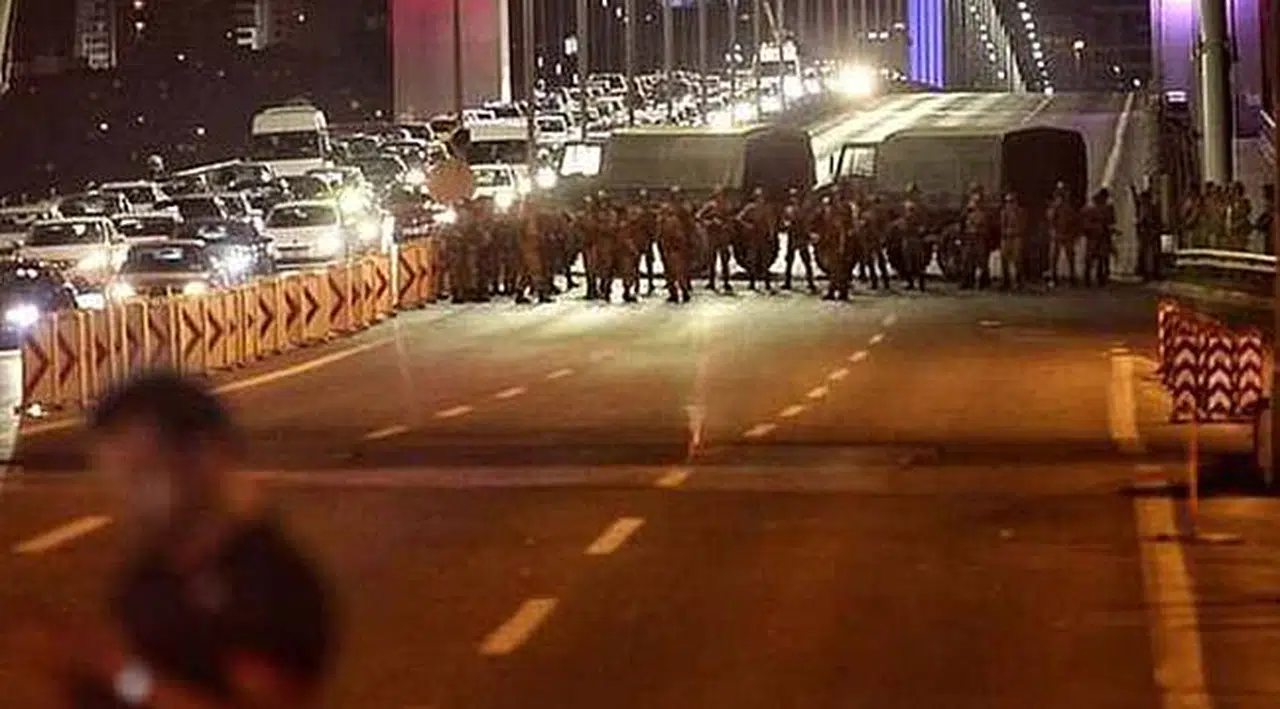 15 Temmuz Gecesi Erdoğan'ı Koruyan Polisler FETÖ'den Tutuklandı