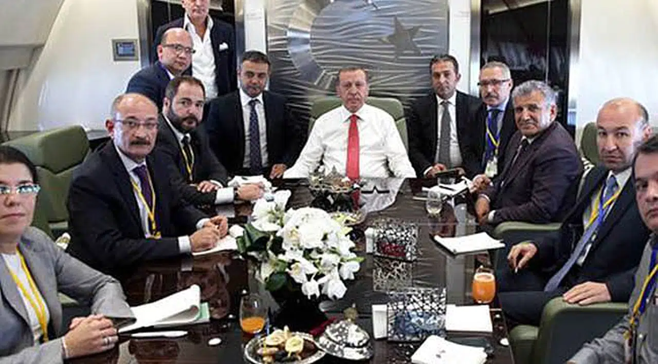 Eski Danışmanı Erdoğan'ın Uçağına Binebilmenin Püf Noktalarını Açıkladı