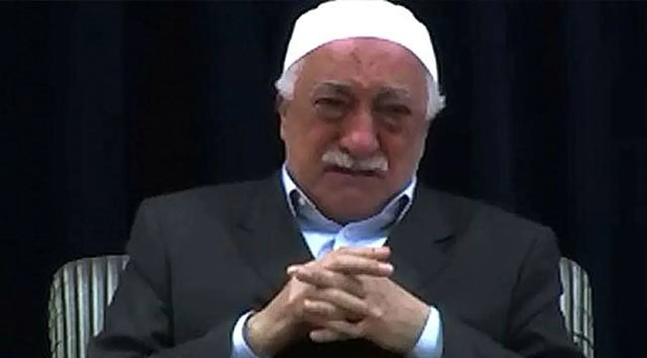 'Fethullah Gülen Karşımda Olsa Boğazına Sarılmak Gelir İçimden'