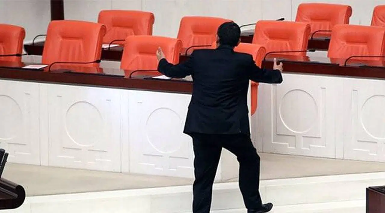 Kabine Kulisi: Dar Kapsamlı Revizyonun Eli Kulağında