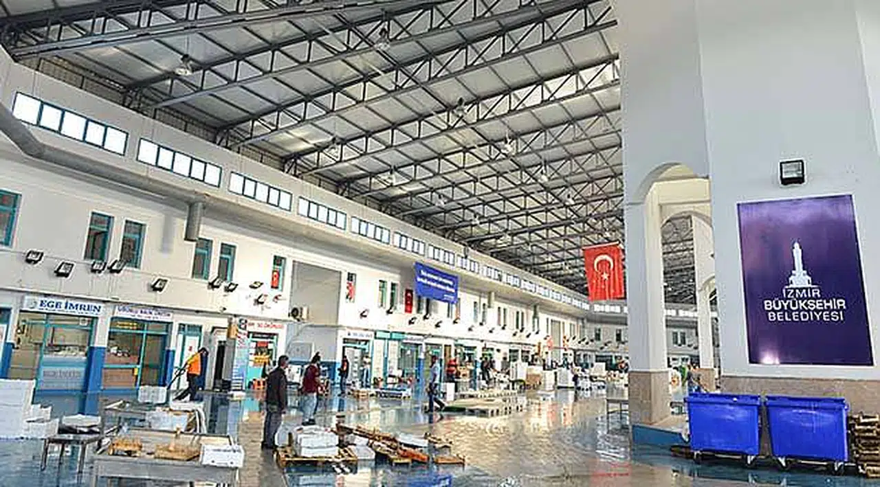 Kaynaklar'daki Su Ürünleri Hali İzmirlilerin Göz Bebeği Oldu