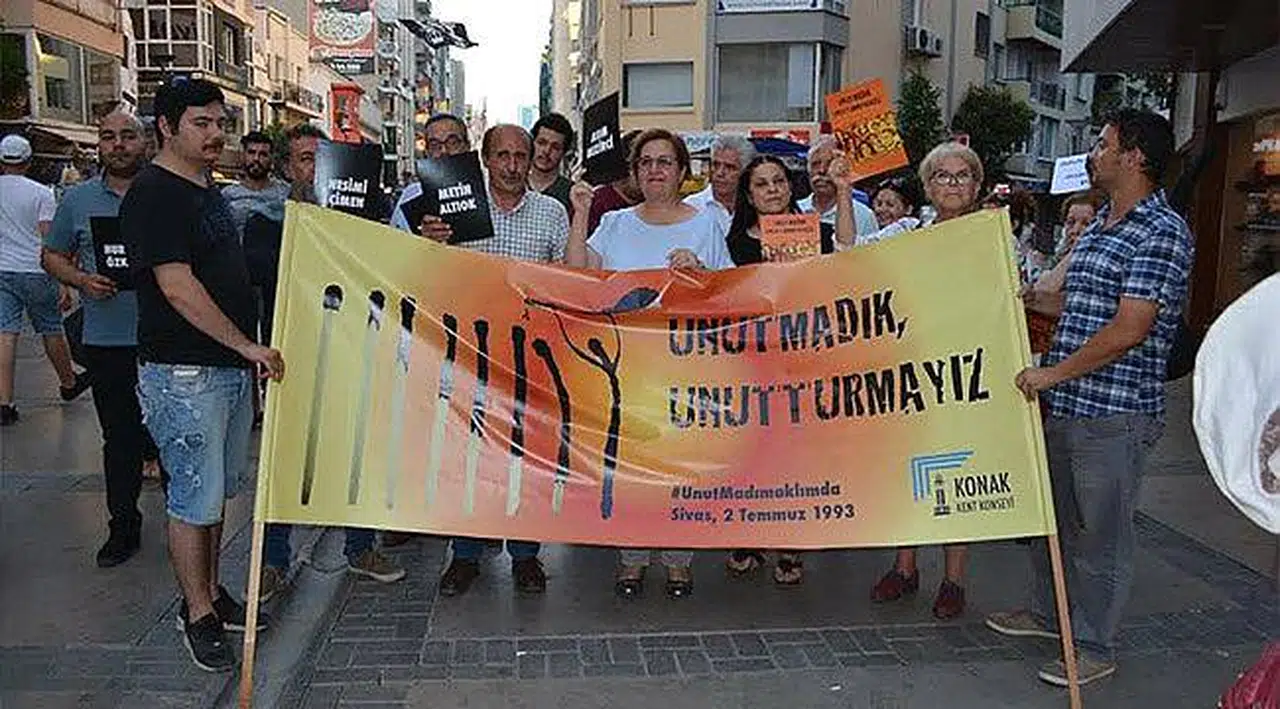 Konak'ta Madımak Anması 