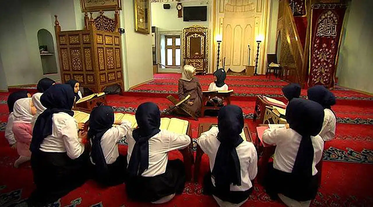 Kuran Kursuna Çevrilen Okulda Şeriat Eğitimi