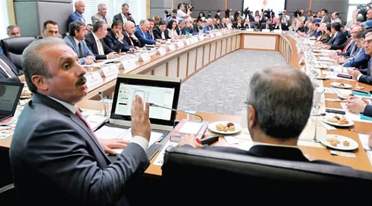 Muhalefet Susturucu Olarak Anılan İçtüzük Teklifi Kabul Edildi